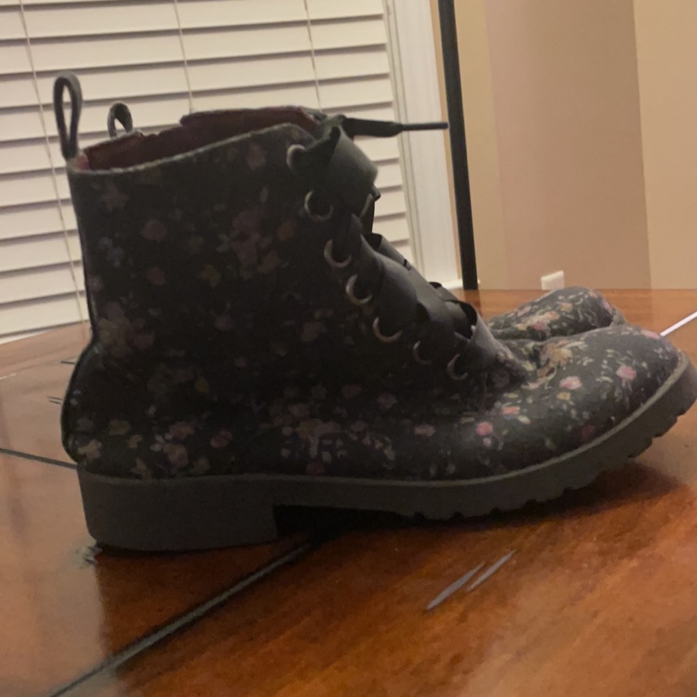 Boots for kids size 3
